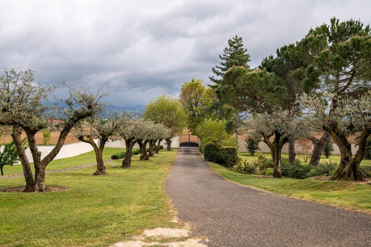 La Villa Moursoise 4 Etoiles Екстер'єр фото