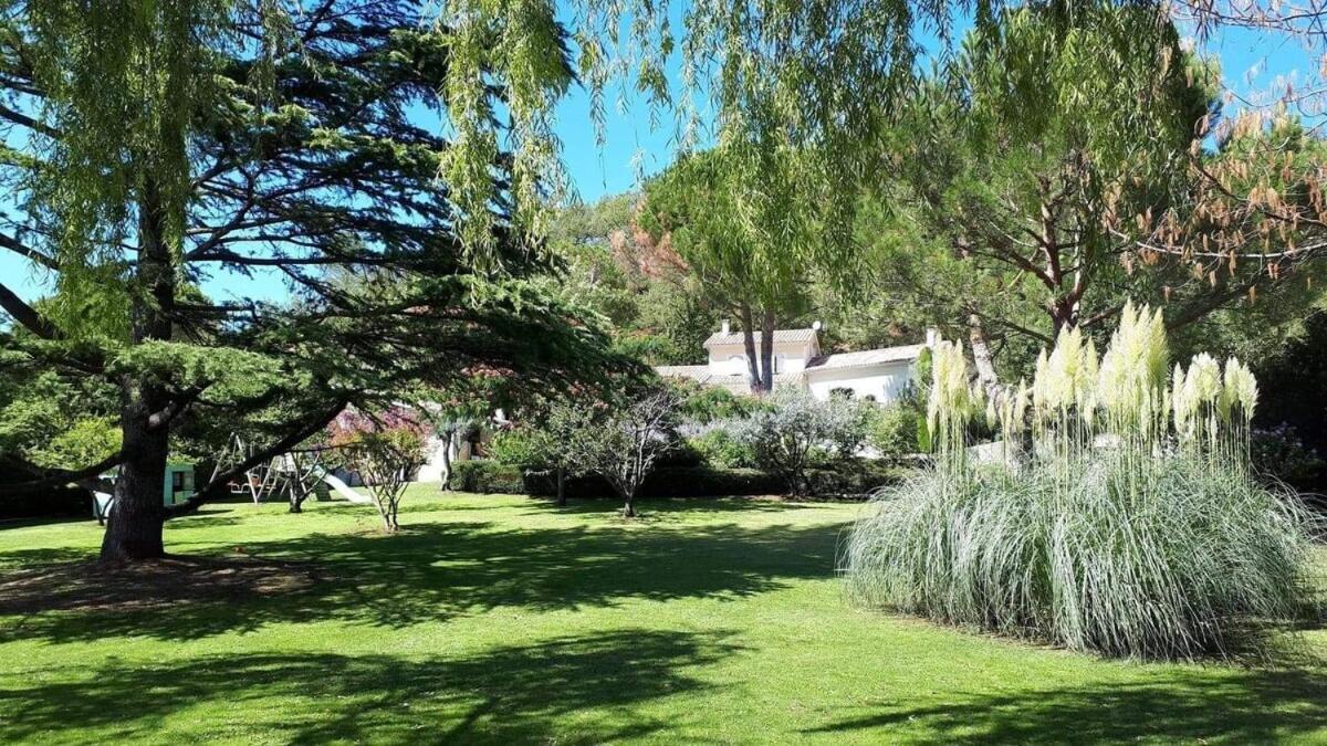 La Villa Moursoise 4 Etoiles Екстер'єр фото